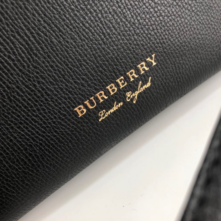 Burberry Burgundy/Beige