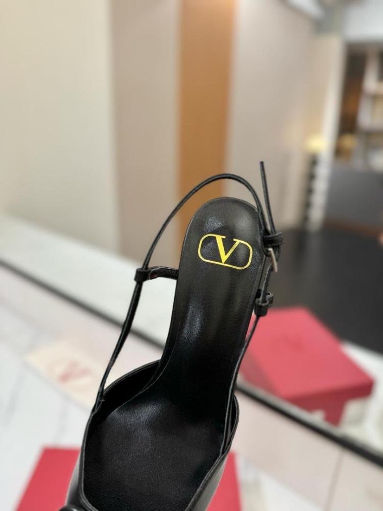 Sandal in logo Signature with thick sole