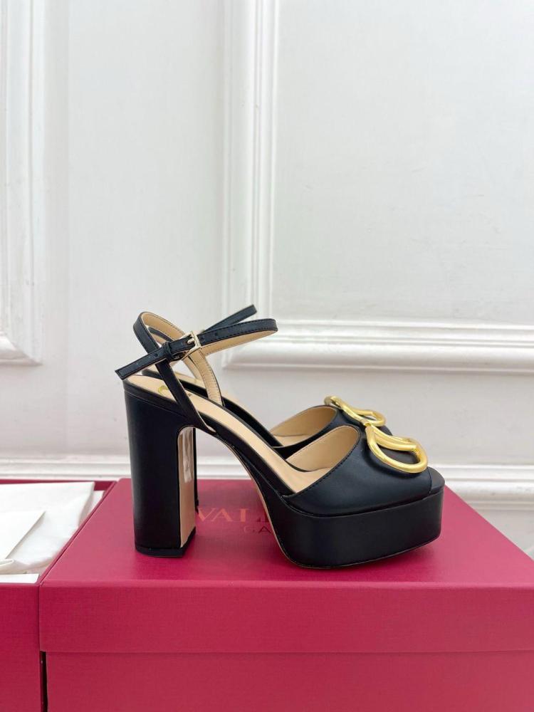 Sandal in logo Signature with thick sole