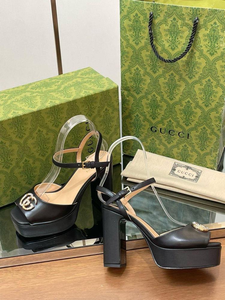 Horsbet sandal with thick sole