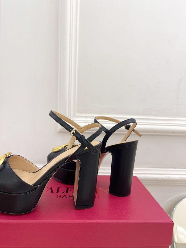 Sandal in logo Signature with thick sole