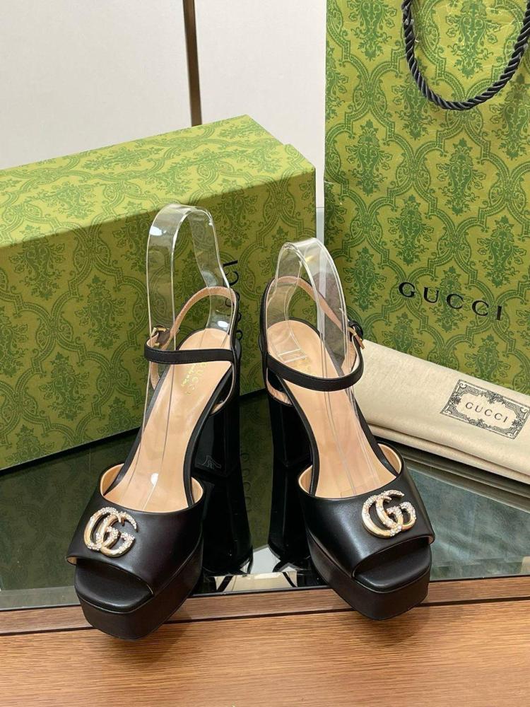 Horsbet sandal with thick sole