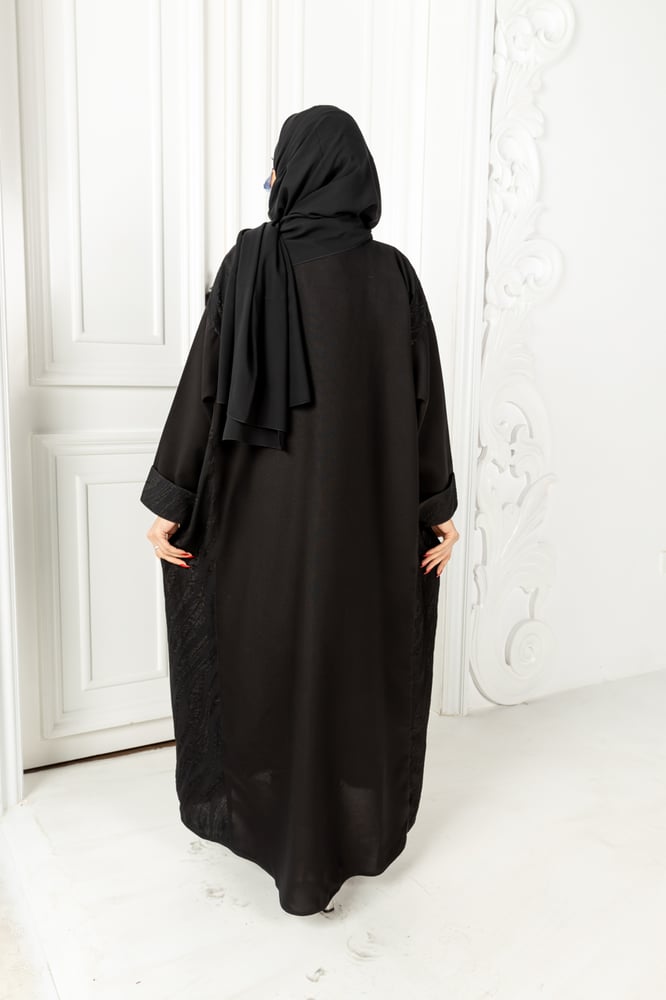 عباية بياقة مشجرة