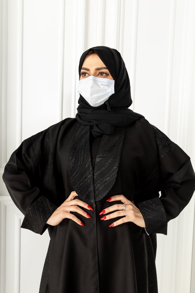 عباية بياقة مشجرة