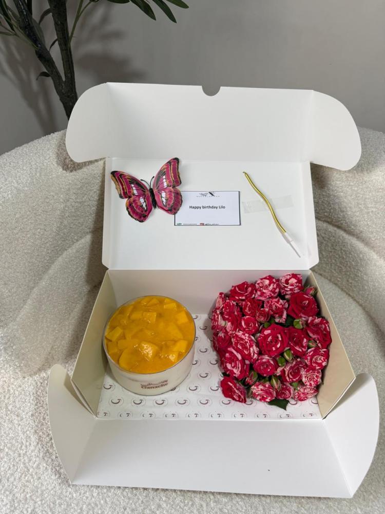 Birthday cake box with natural flowers