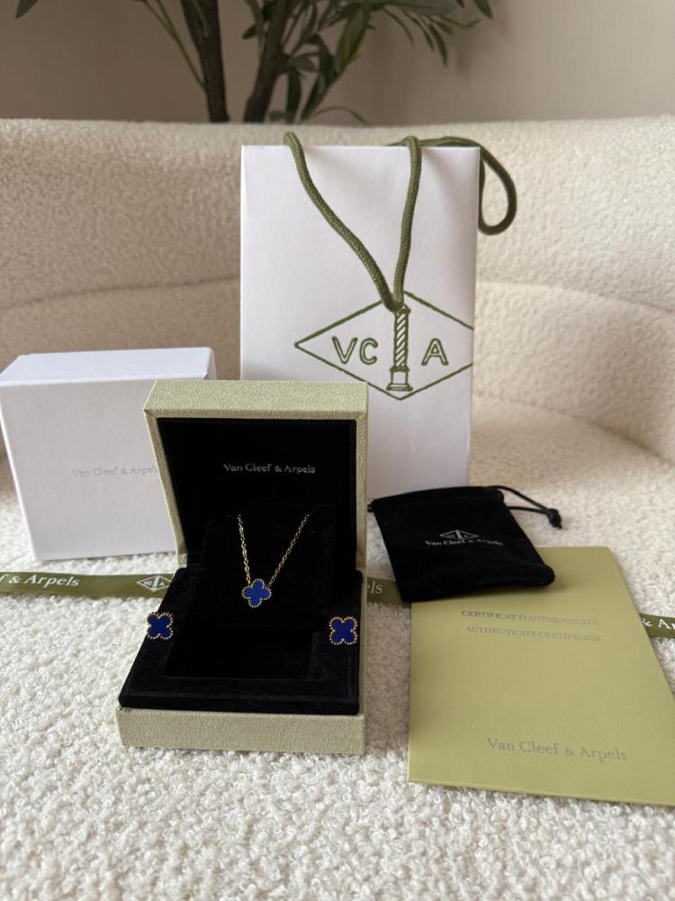 Necklace and earrings set