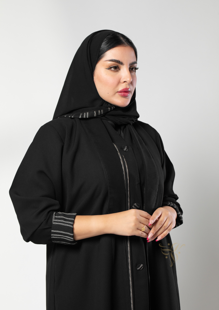 عباية سوداء بفستان متصل مخططة - Z875