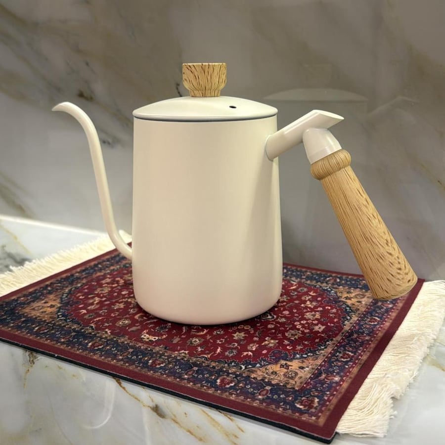 ابريق ماء خشبي