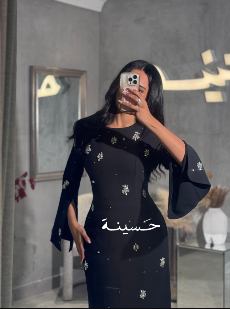 فستان أسود ناعم بالتطريز الفضي