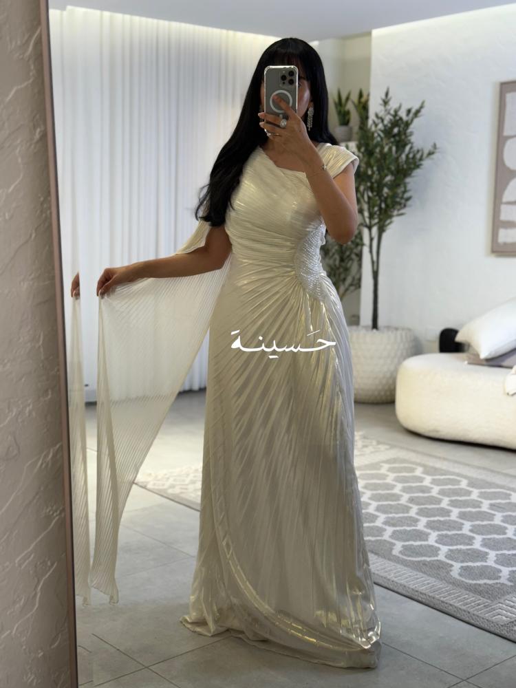 فستان سهرة بلاسيه بقصة مميزة