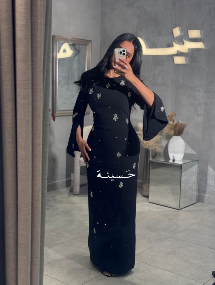 فستان أسود ناعم بالتطريز الفضي