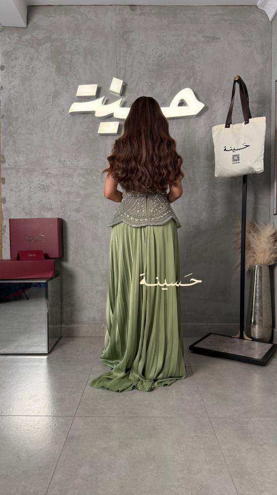 فستان بتطريز كريستالي لامع