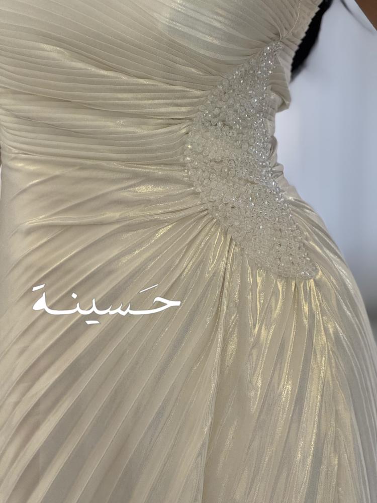 فستان سهرة بلاسيه بقصة مميزة