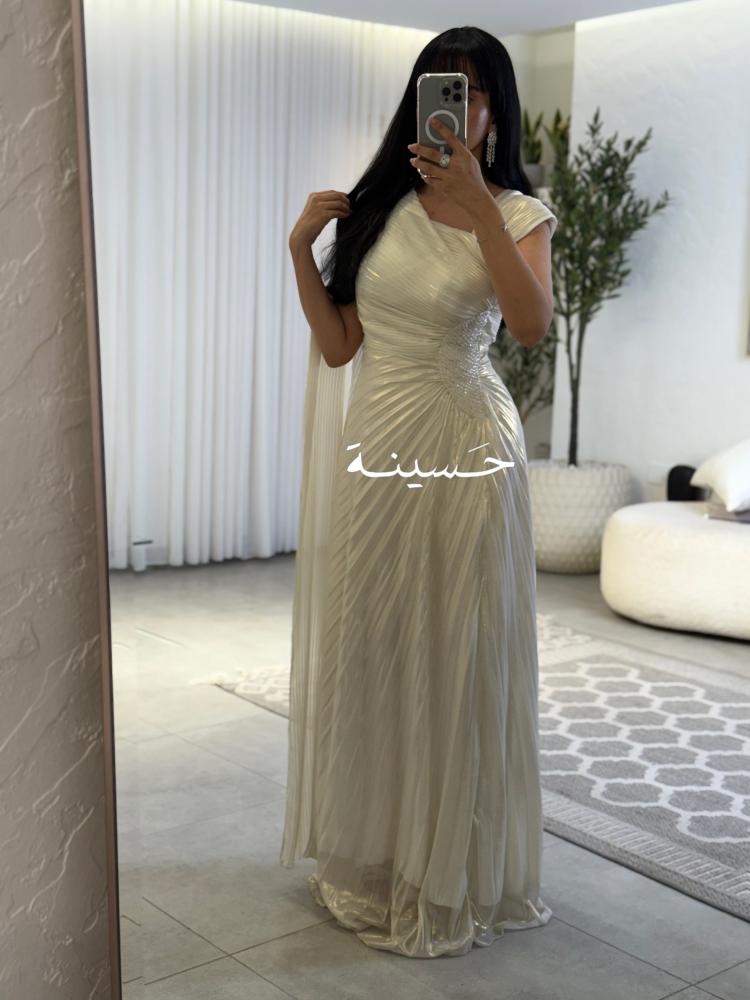 فستان سهرة بلاسيه بقصة مميزة
