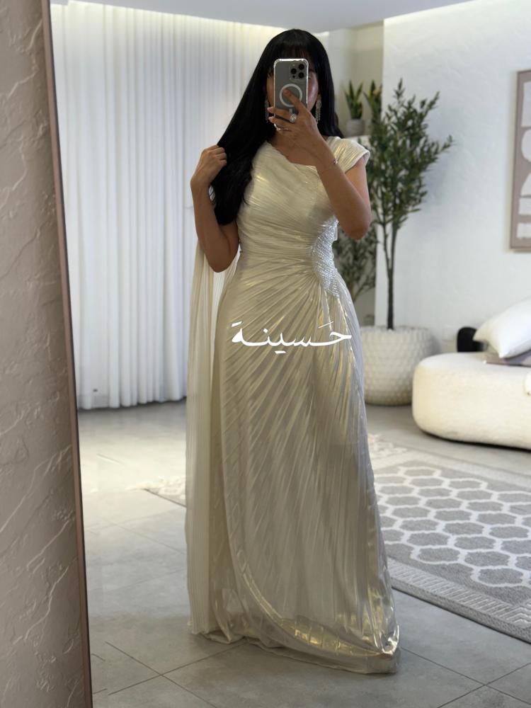 فستان سهرة بلاسيه بقصة مميزة
