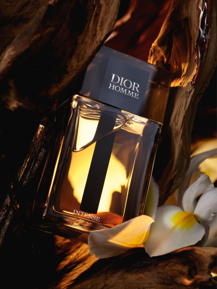 ديور هوم انتنس: عطر رجالي فاخر بتركيبة شرقية خشبية