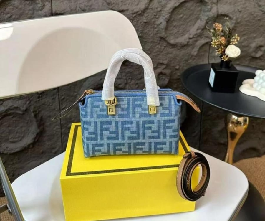 شنط FENDI سماوي