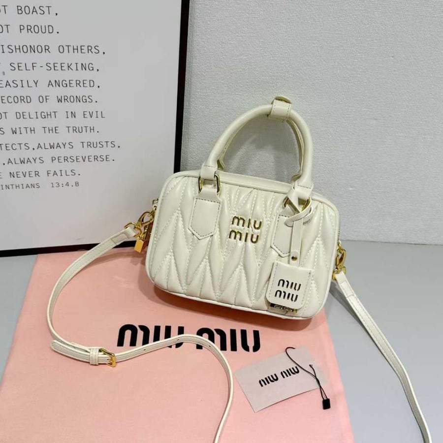شنطة miumiu