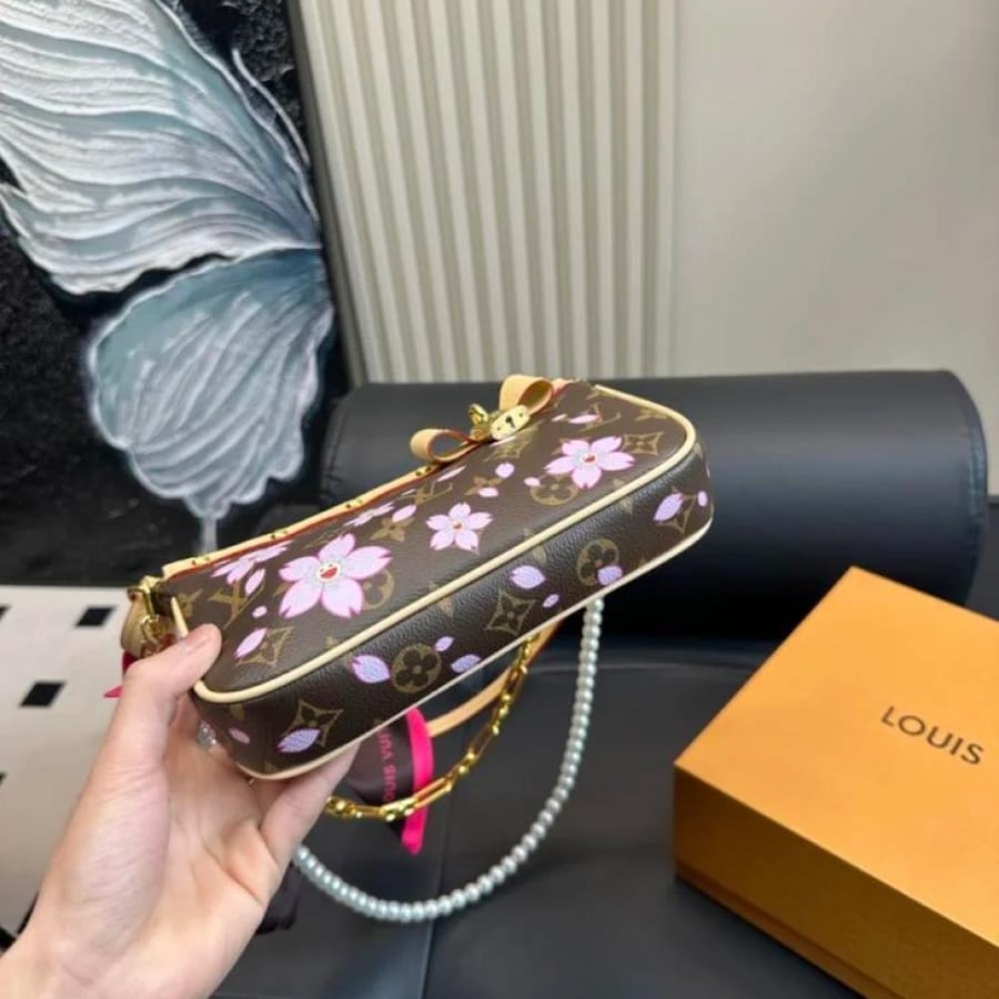 شنط lv