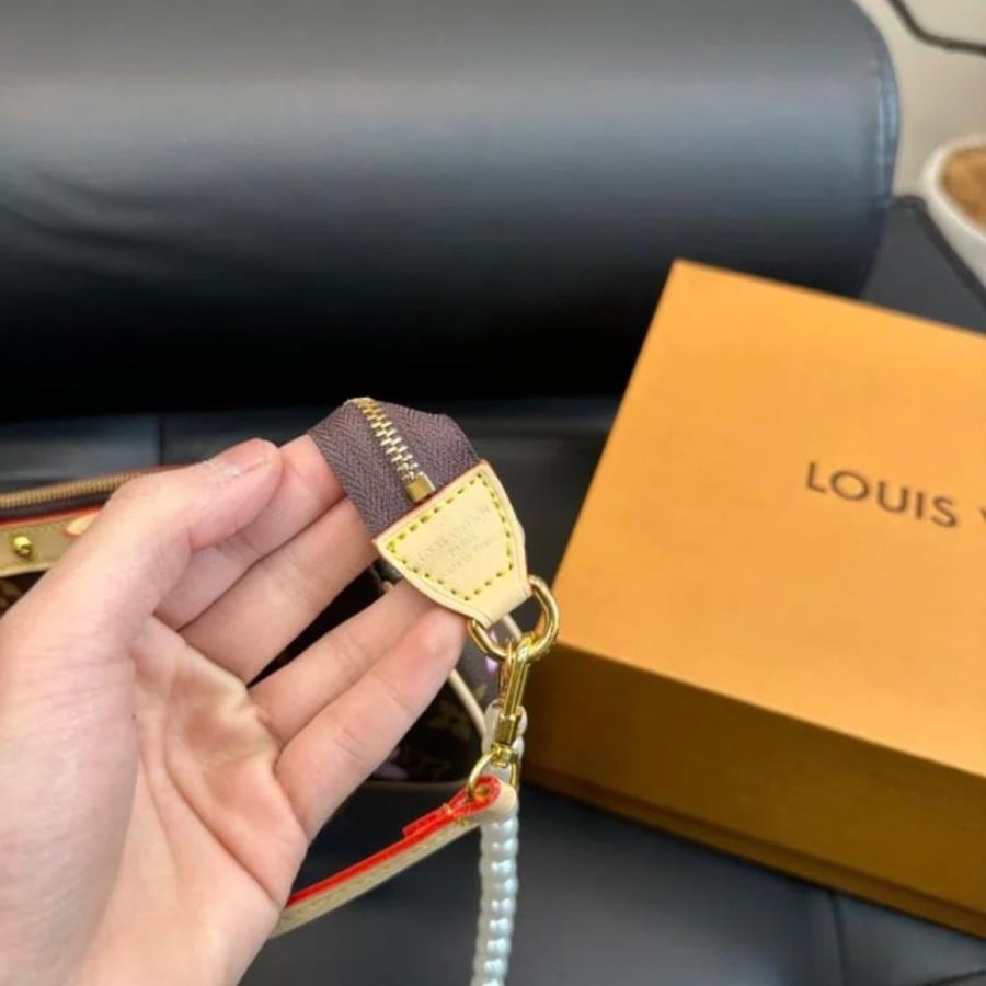 شنط lv