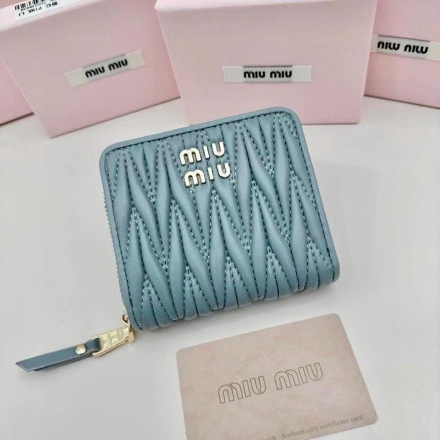محفظة miumiu