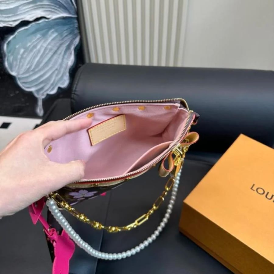 شنط lv