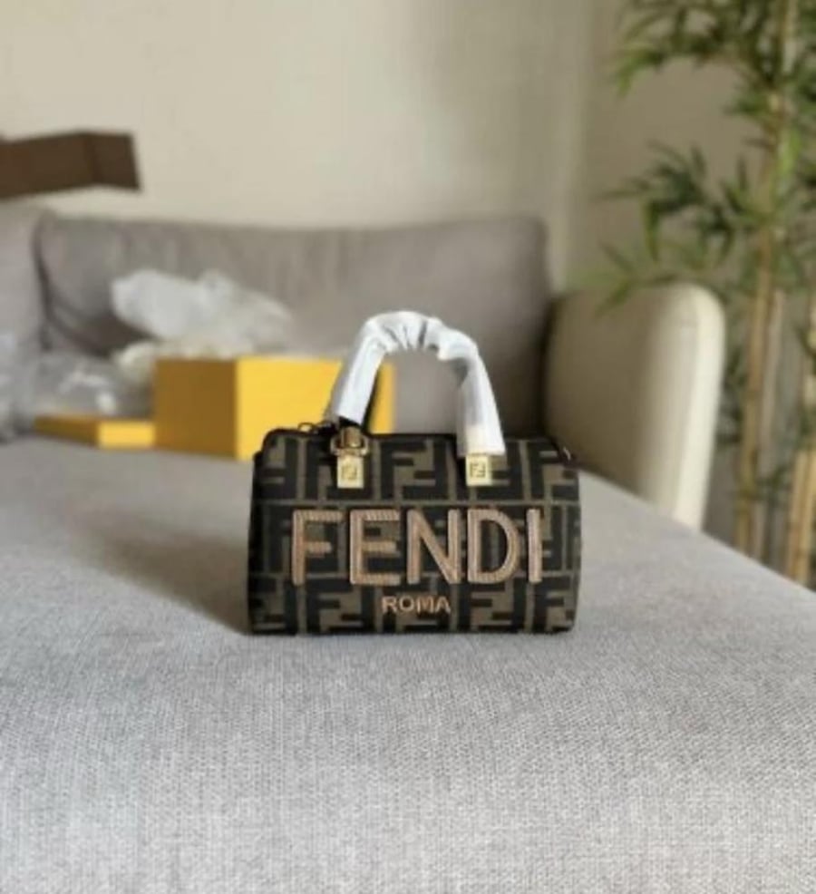شنط FENDI اسود بني
