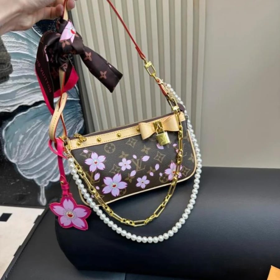 شنط lv