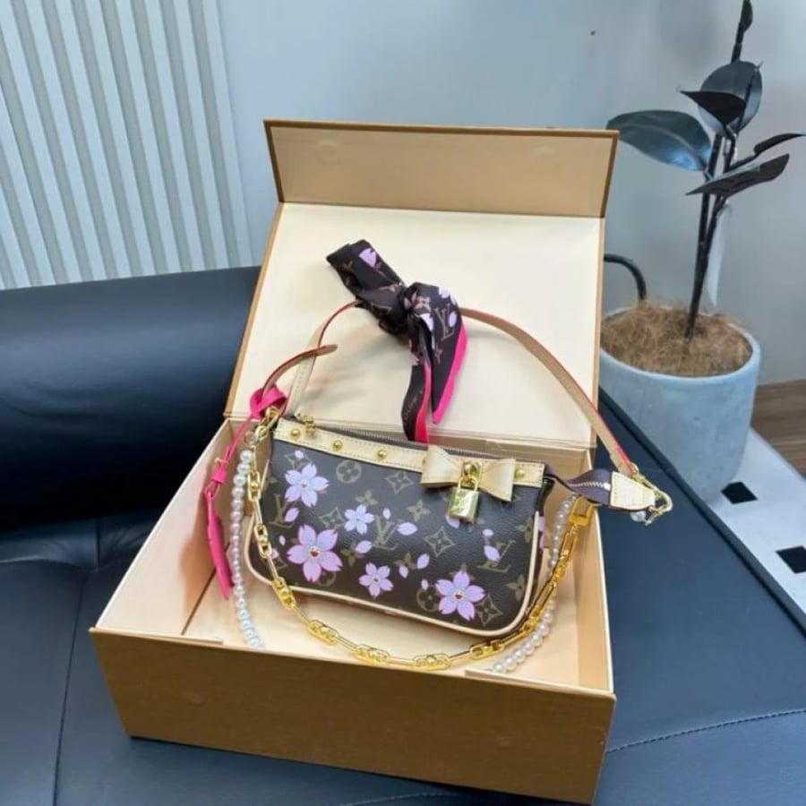 شنط lv