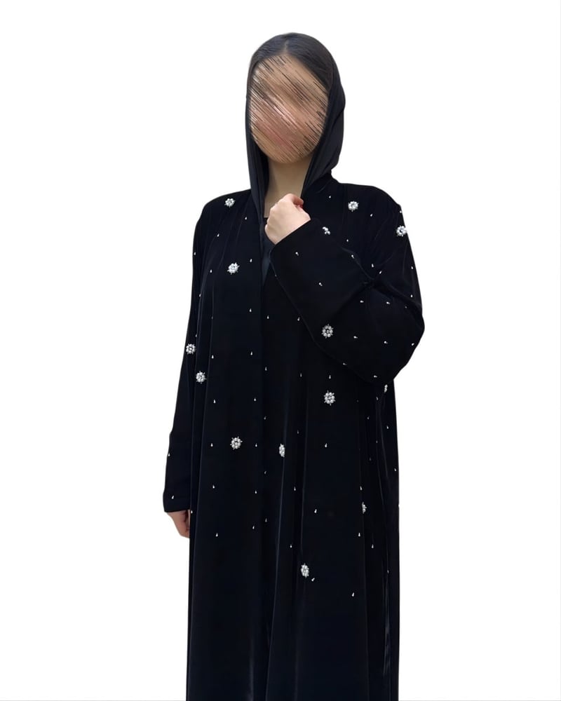 T032-عباية مخمل شك يدوي بإتقان