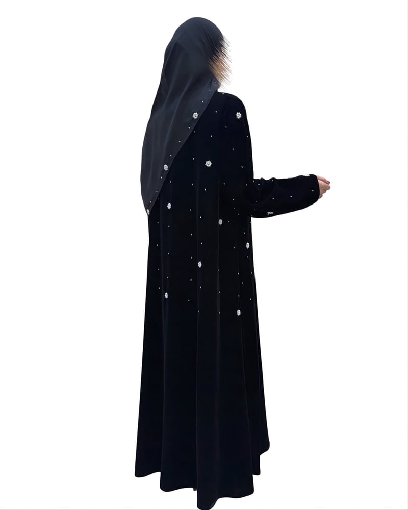 T032-عباية مخمل شك يدوي بإتقان