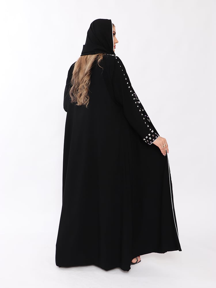 T008 عباية سوداء شك يدوي