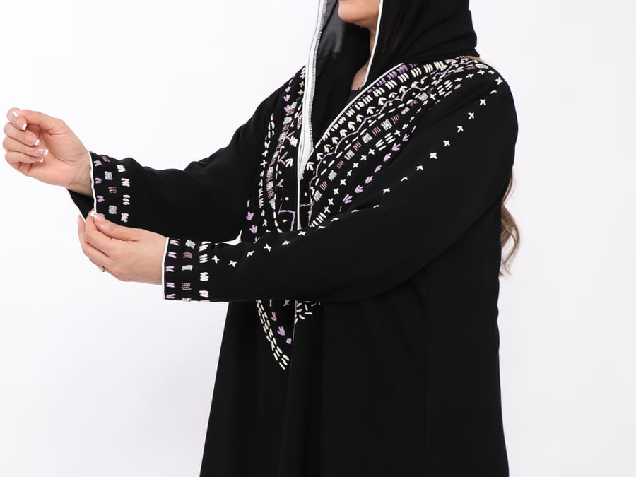 T008 عباية سوداء شك يدوي