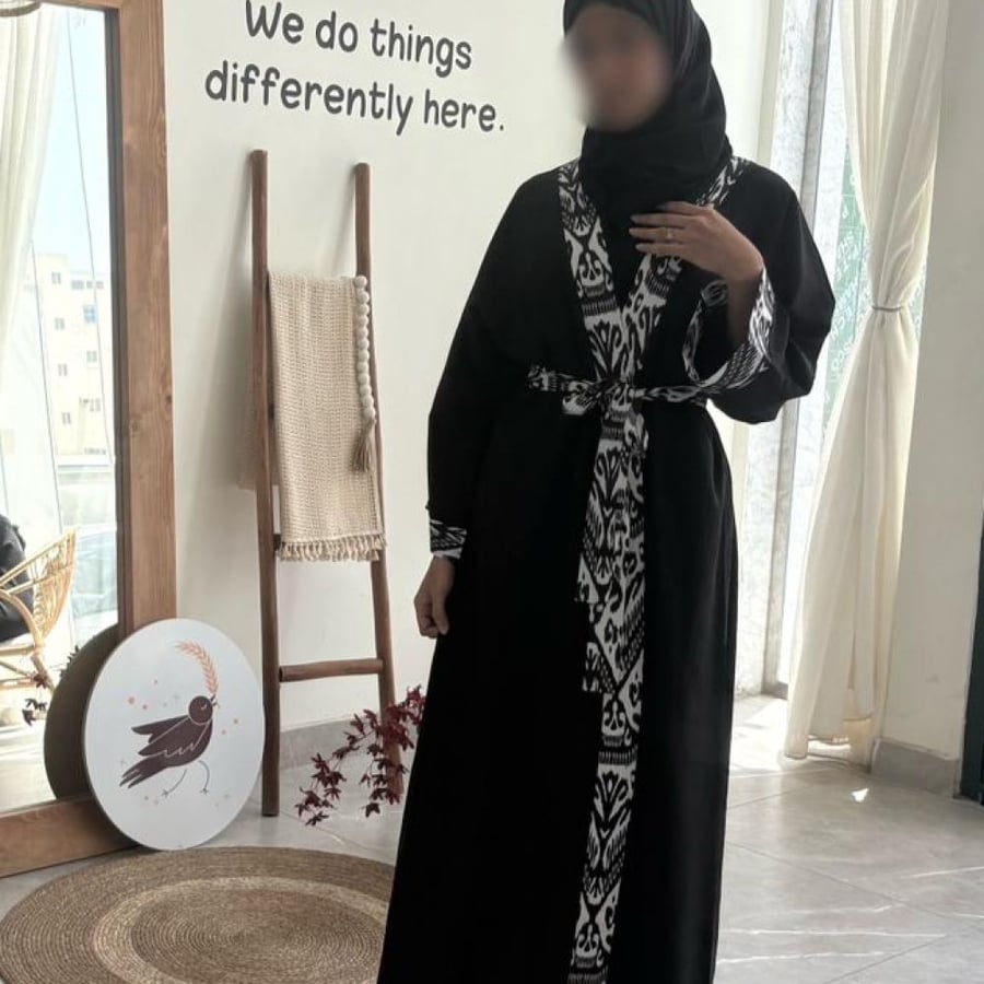 عباية كلاسيك أسود بلمسة أوزبكية