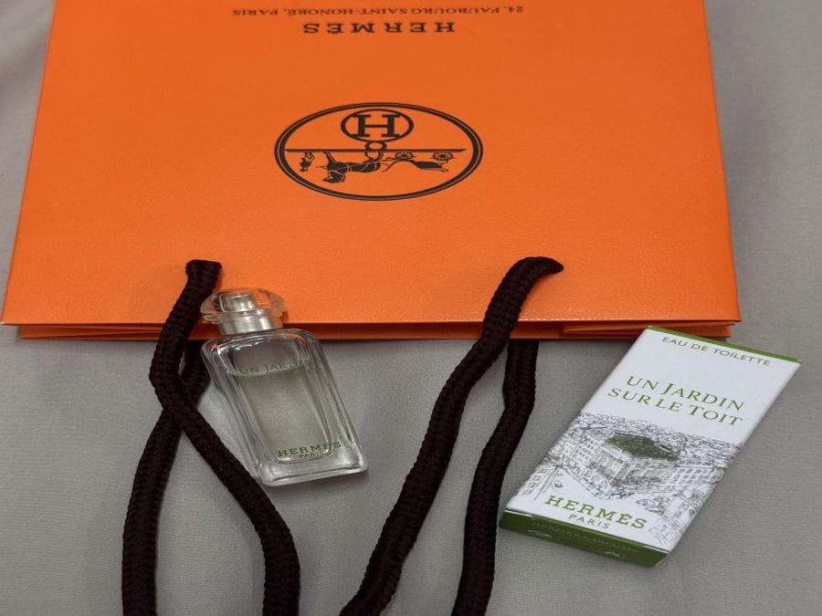 عطر هيرمس اون جاردين سور لو توا ميني 5 مل مع كيس إيرمز فقط تبقى حبة