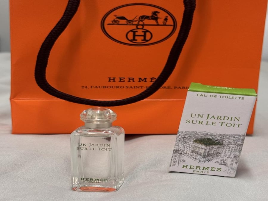 عطر هيرمس اون جاردين سور لو توا ميني 5 مل مع كيس إيرمز فقط تبقى حبة