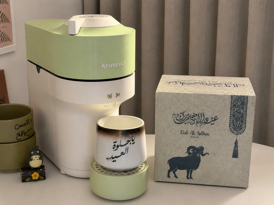 كوب العيد بطابعها المبهج