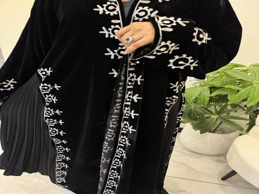 عبايه مخمل
