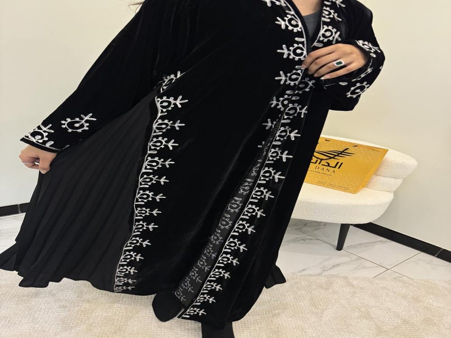 عبايه مخمل