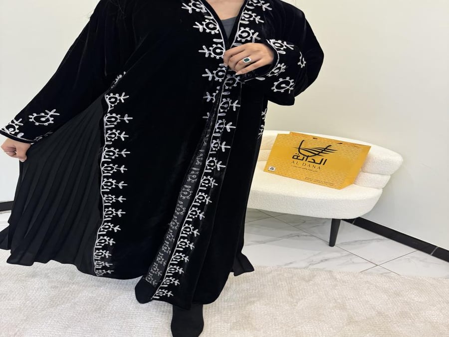 عبايه مخمل