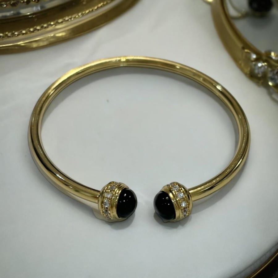 اسوارة بياجيه ذهبي (اسود)