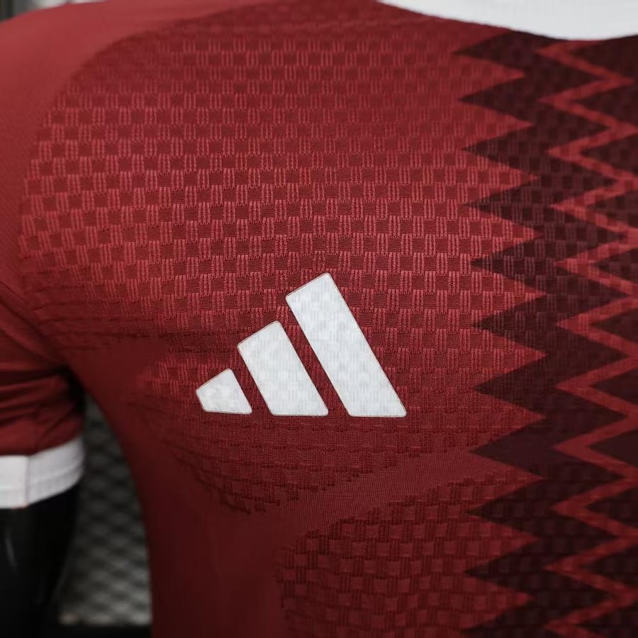 قميص منتخب قطر الاساسي ( نسخة اللاعبين )