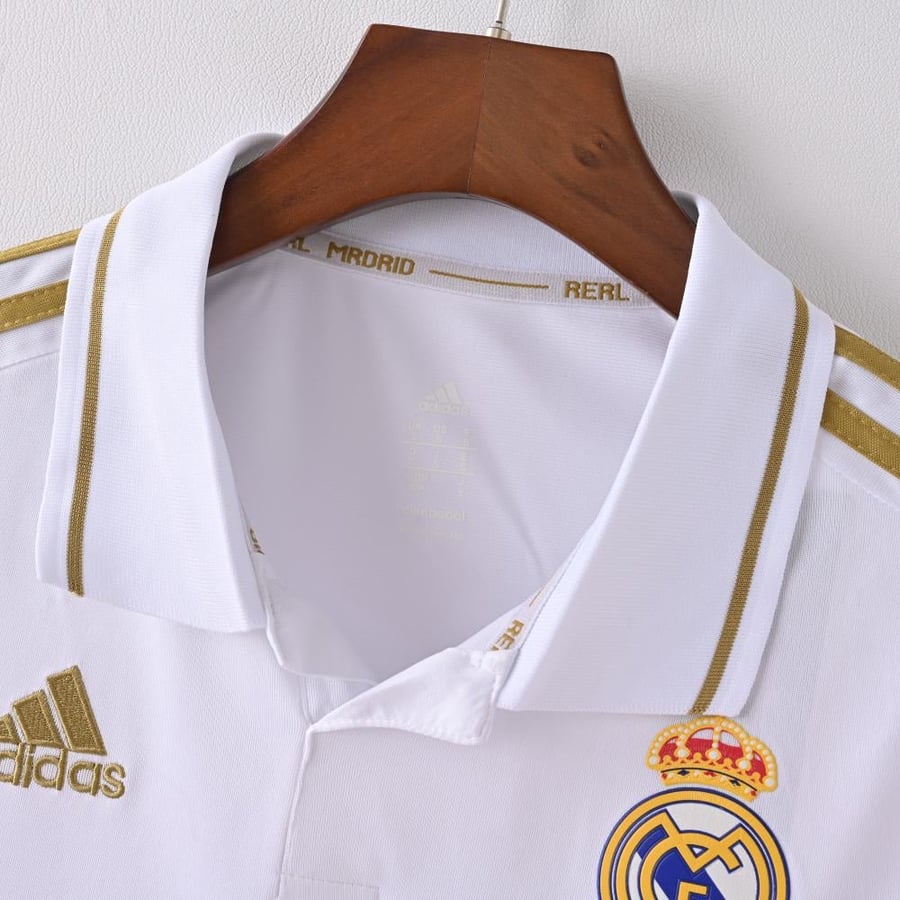 تيشيرت ريال مدريد الأبيض والذهبي كم طويل ريترو 2012 (راعي bwin)