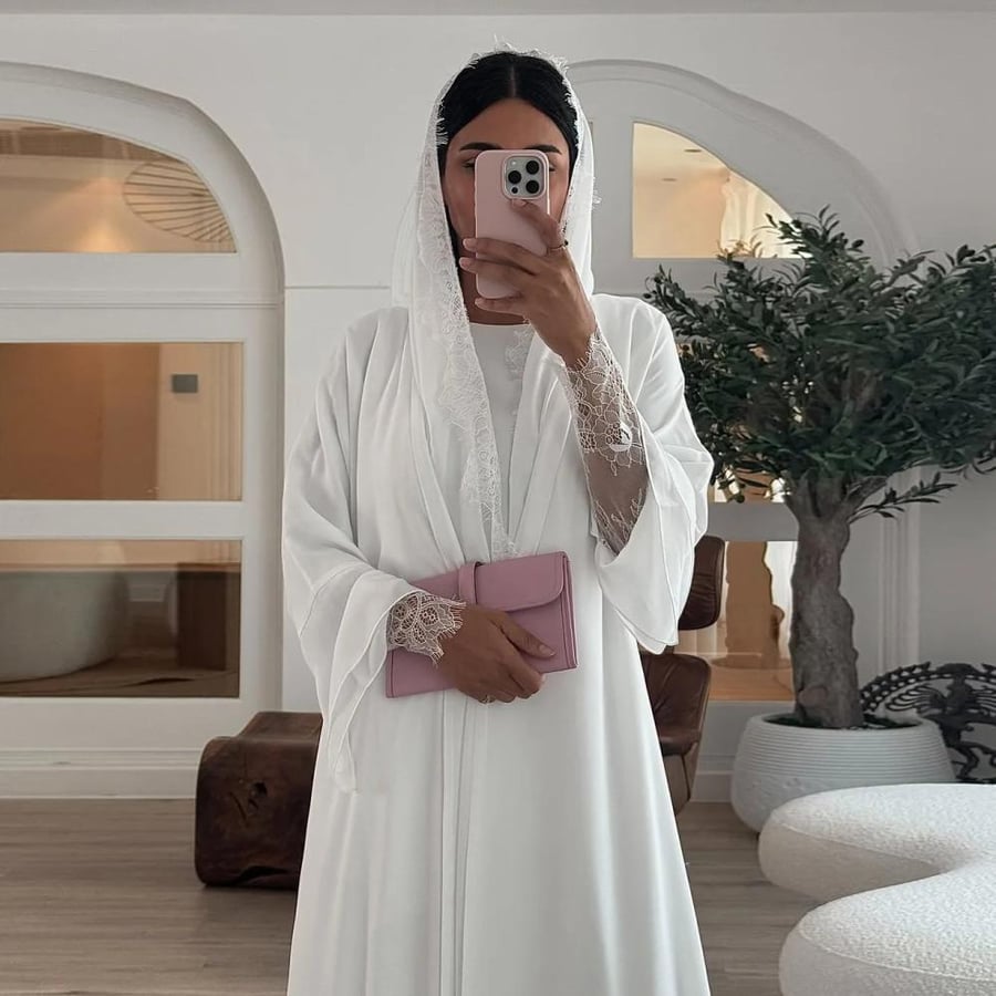 عباية بيضاء