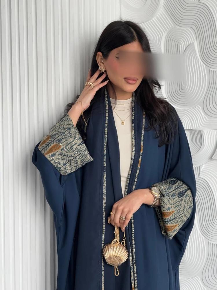 عباءات نسائية