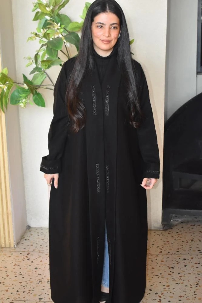 Black abaya with crepe fabric embroidered
