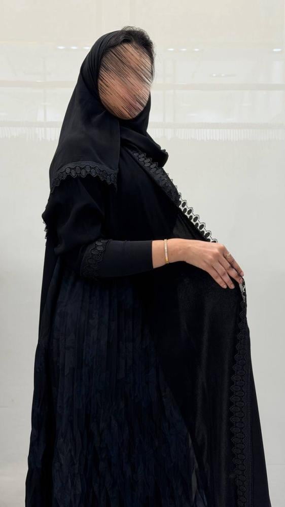 عباية انتصار كلوش بقماش كوبرا اسود فاحم  كسرات ثري دي جوانب بقماش مشجر