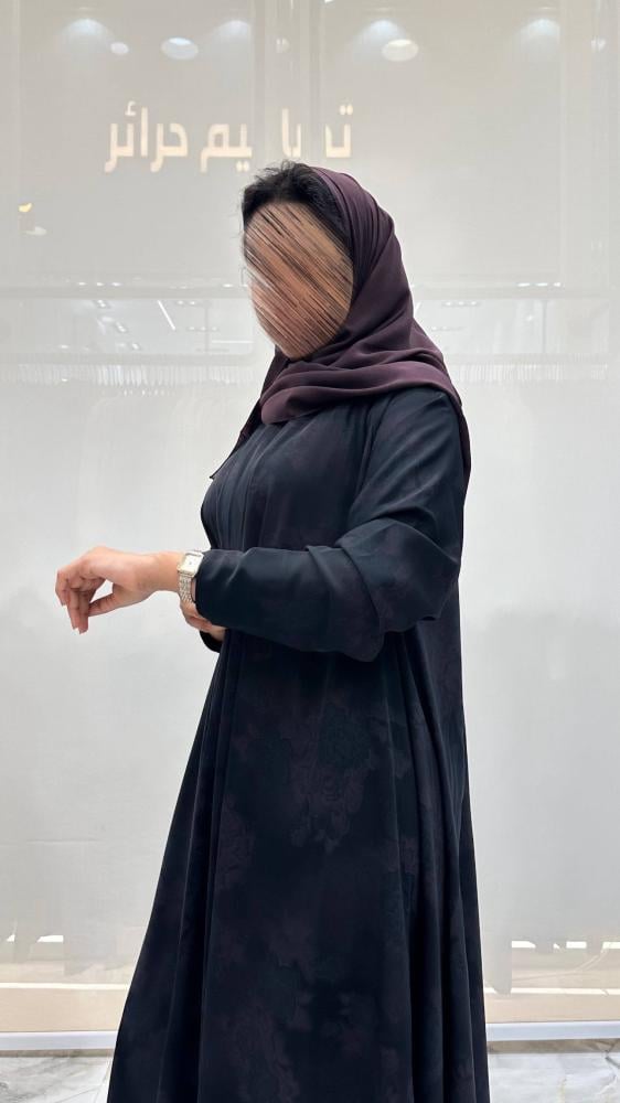 عباية سحر دبل كلوش  بقماش  بلاك بيري مشجر طايح يهفهف بروده  اللون العنابي