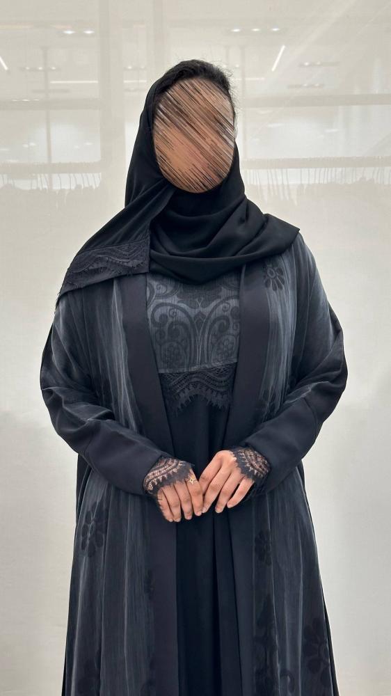 عباية ميعادكلوش طقم عبايه مع فستان بقماش حرير طبيعي مشجر مع حرير يباني