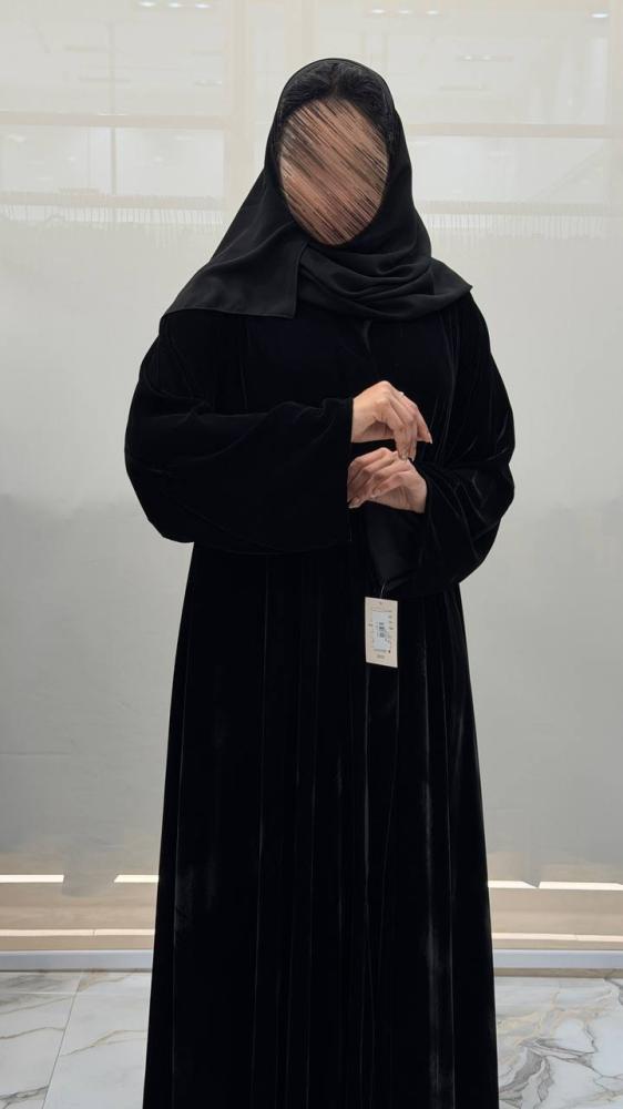 عباية مشاعل دبل كلوش مخمل اللون الأسود